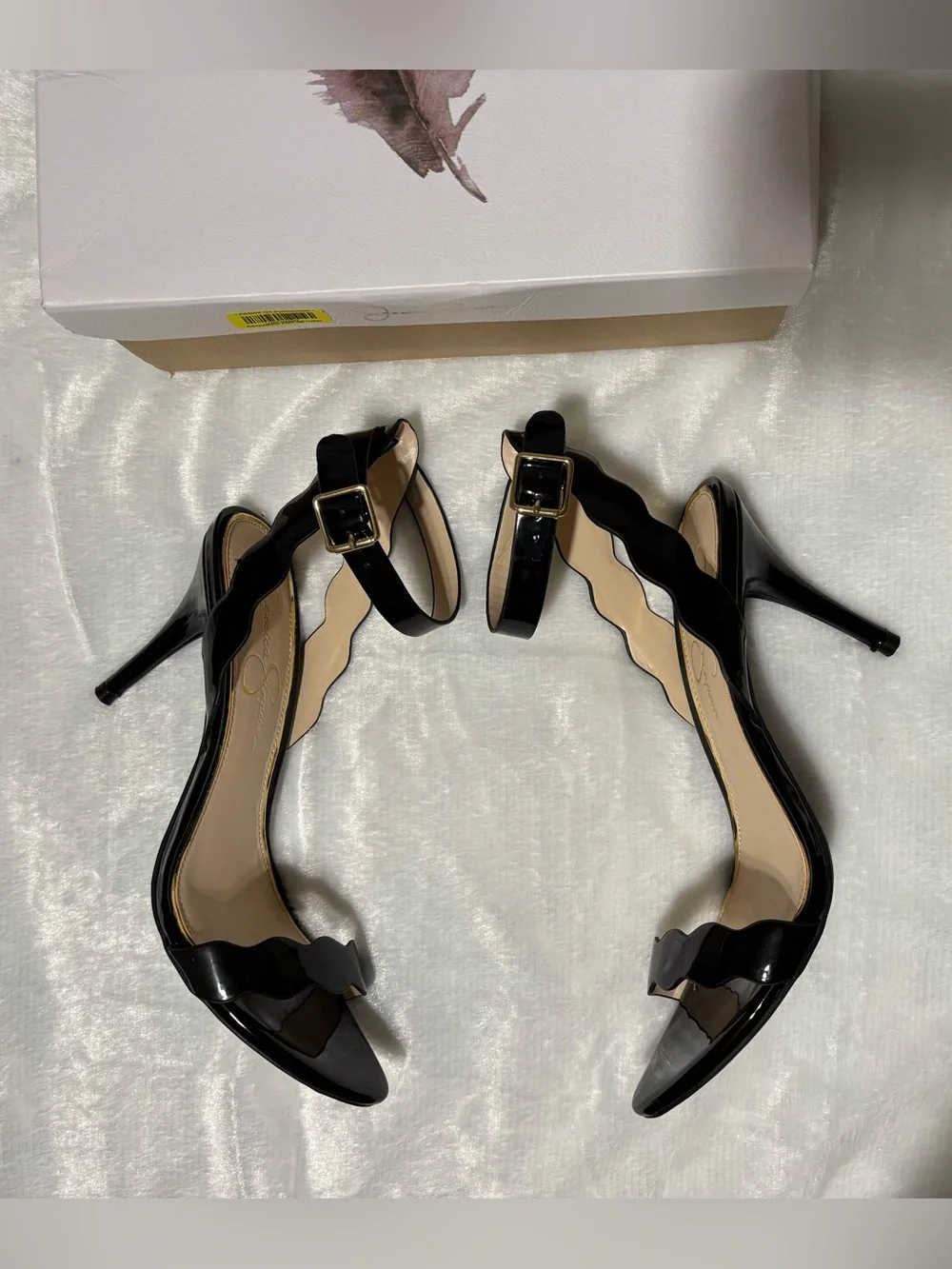 JESSICA SIMPSON black patent sandal 3-1/2”heel ankle strap with scalloped trim - Picture 9 of 12